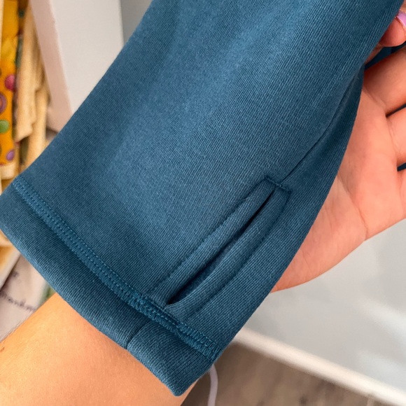 Athleta Cozy Karma Asym Pullover in Dark Sardinia Blue Size L NWT - Picture 9 of 10